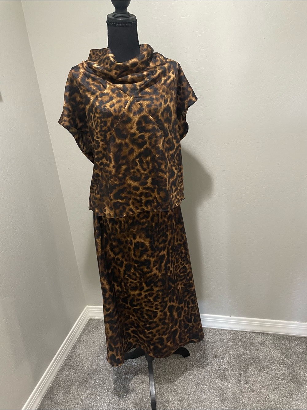BNWOT DKNY Leopard-Pattern Midi Set in Brown & Black